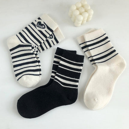 Wholesale Women's Winter Warm Rhombus Love Embroidery Mid-calf Wool Striped Socks