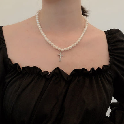 Trendige Perlen-Anhänger-Strass-Kreuz-Halskette