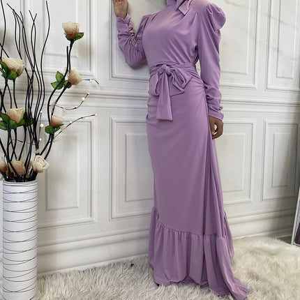 Muslimisches Kleid aus dem Nahen Osten mit Plissee und unregelmäßigem Saum
