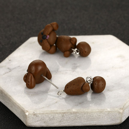 Bonitos pendientes de tuerca de cerámica suave 3D con cachorro de peluche