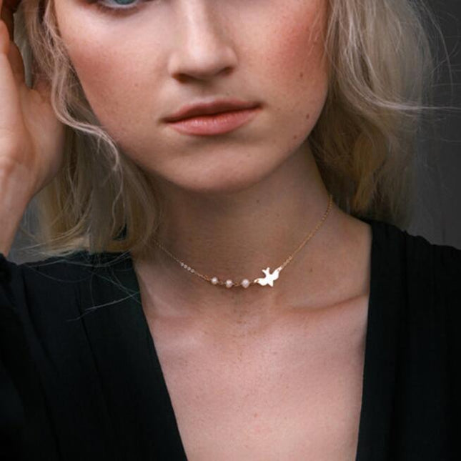 Pigeon and Bird Single Layer Necklace in Pearl Metal