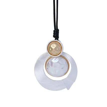 Wholesale Women's Geometric Metal Resin Round Pendant Exaggerated Necklace
