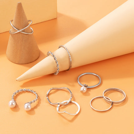 Neunteiliges Ringset mit gekreuzten Twist-Perlen