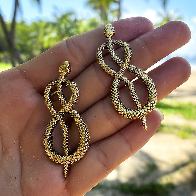 Aretes de serpiente de metal con forma de serpiente