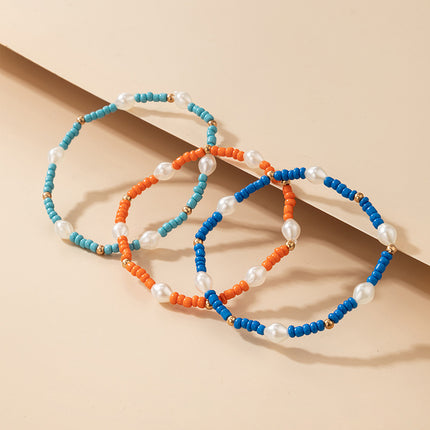 Dreiteiliges Armband im geometrischen farbenfrohen Strandstil