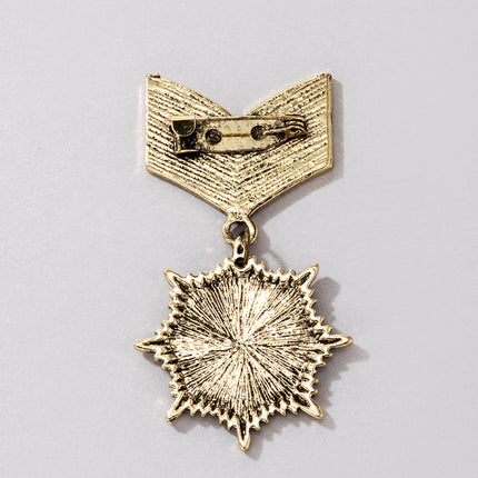 Escudo Octágono Medalla Personaje Avatar Guirnalda Búho Broche
