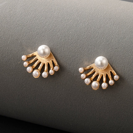 Pearl Love Light Luxury Hollow Stud Earrings