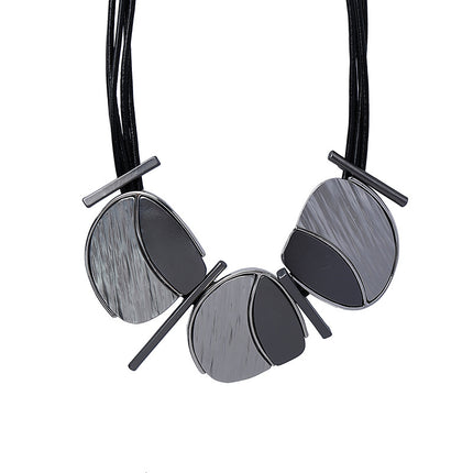 Wholesale Women's Simple Contrasting Color Geometric Metal Necklace