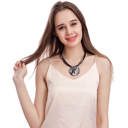 Wholesale Women's Fashion Round Twisted Exaggerated Necklace