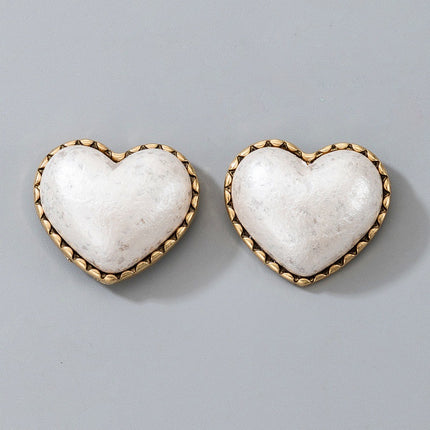 Pearl Love Light Luxury Hollow Stud Earrings