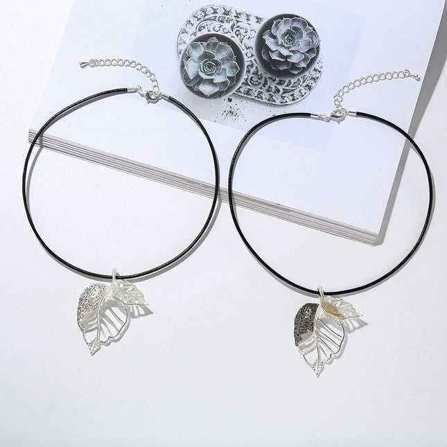 Damen-Halskette aus Metall mit kurzen, stilvollen Blättern und geometrischen Formen