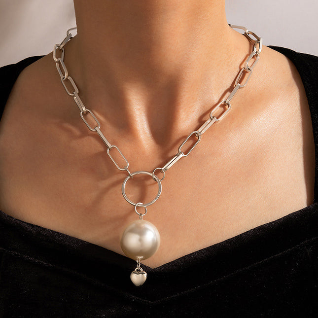 Wholesale Fashion Silver Buckle Pearl Heart Pendant Single Layer Necklace