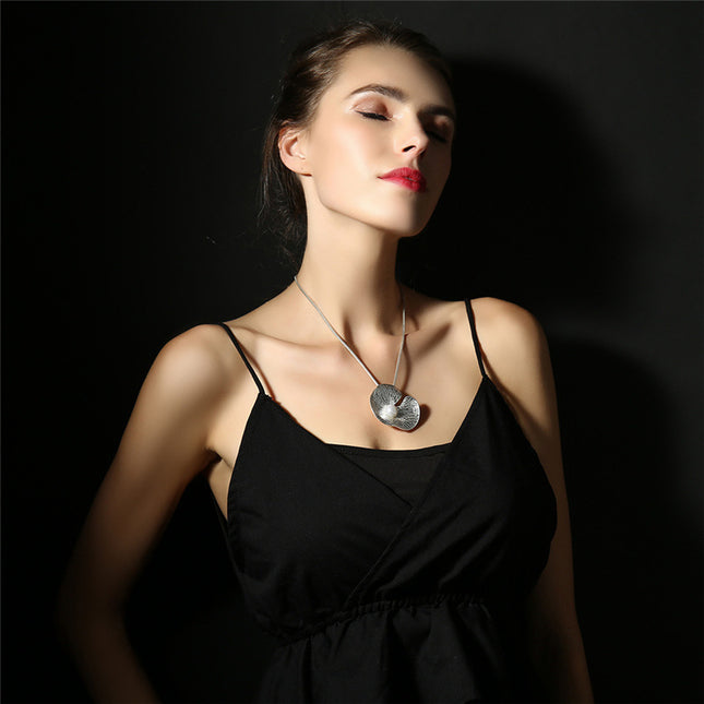 Wholesale Women's Shell Shape Pearl Necklace Alloy Short Chain