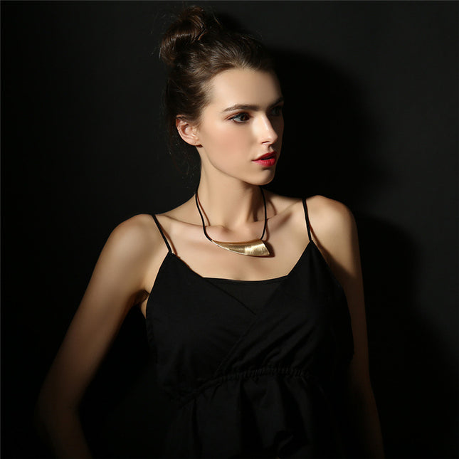 Wholesale Women's Horn Short Necklace Alloy Leather Rope Clavicle Chain