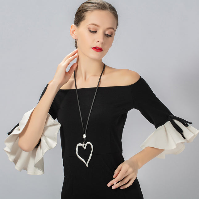 Collar de metal de lujo ligero con forma de corazón simple de diseño de moda