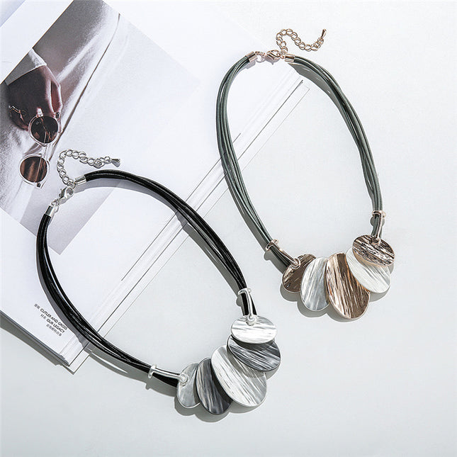 Wholesale Women's Fashion Geometric Twist Clavicle Chain Short Necklace