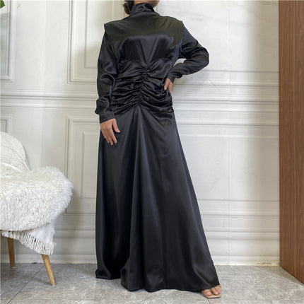 Mode langes Kleid aus Satin mit hohem Halsausschnitt, elastischer, plissierter Taille
