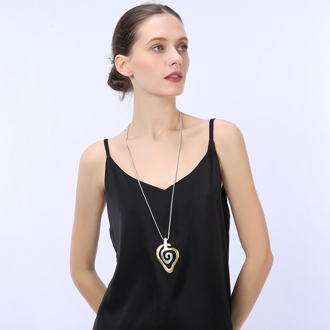 Wholesale Women's Fashionable Geometric Metal Versatile Atmospheric Necklace
