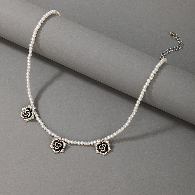 Flower Embellished Pearl Single Necklace