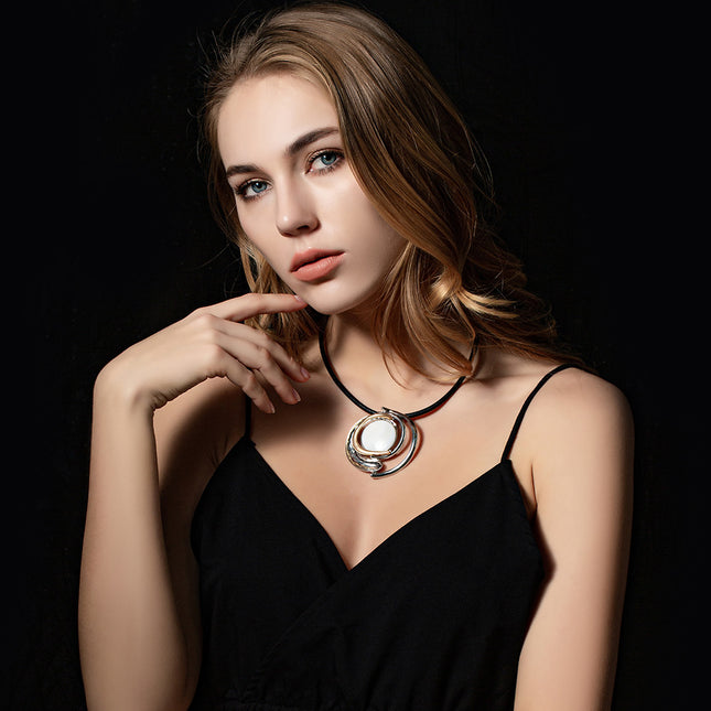 Wholesale Women's Irregular Ring Clavicle Chain Alloy Necklace Jewelry