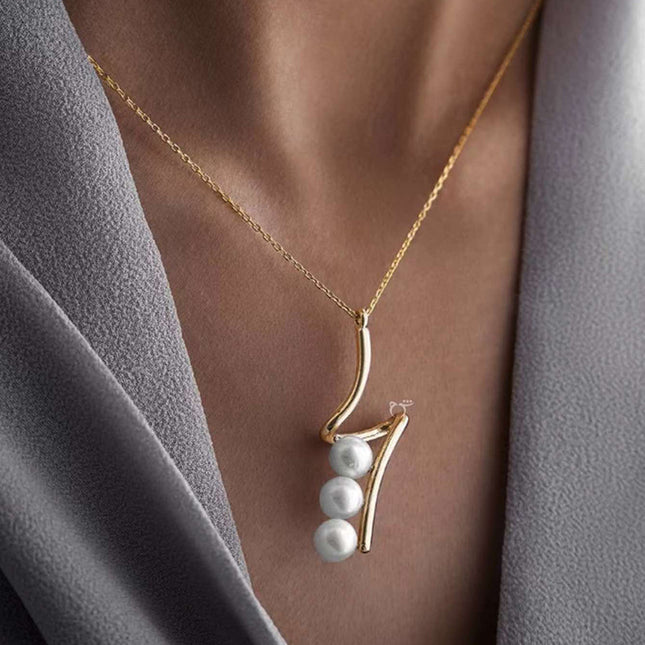 Spiral Pearl Pendant Single Layer Necklace