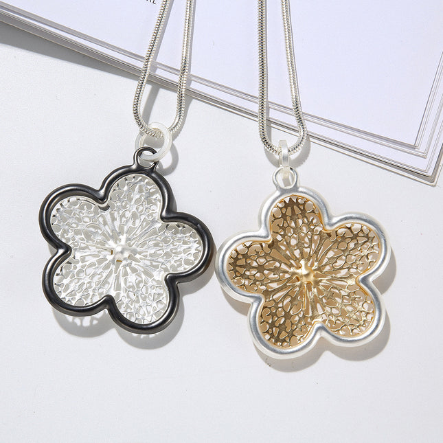 Einfache Halskette aus geometrischem Metall mit Blume für Frauen